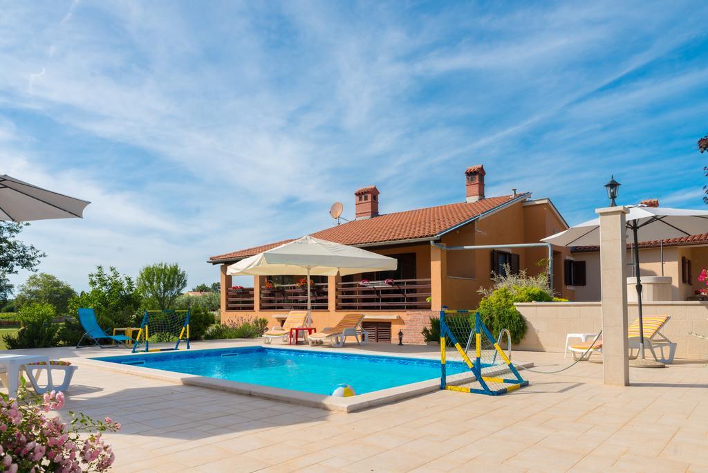 MuntićHacienda Rosemary别墅 外观 照片