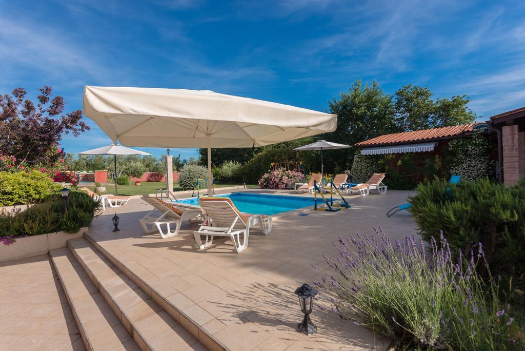 MuntićHacienda Rosemary别墅 外观 照片