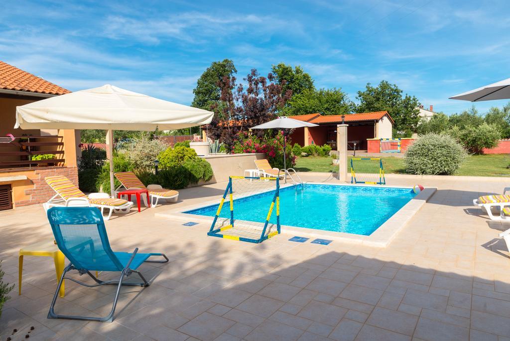 MuntićHacienda Rosemary别墅 外观 照片