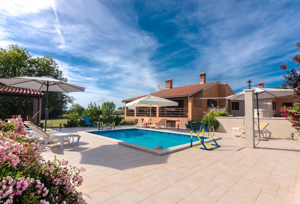 MuntićHacienda Rosemary别墅 外观 照片