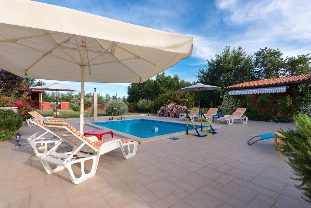 MuntićHacienda Rosemary别墅 外观 照片
