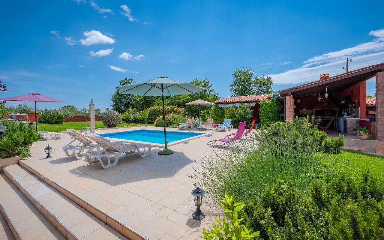 MuntićHacienda Rosemary别墅 外观 照片